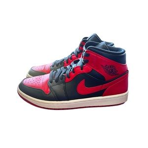 Air Jordan 1 Mid (Banned)